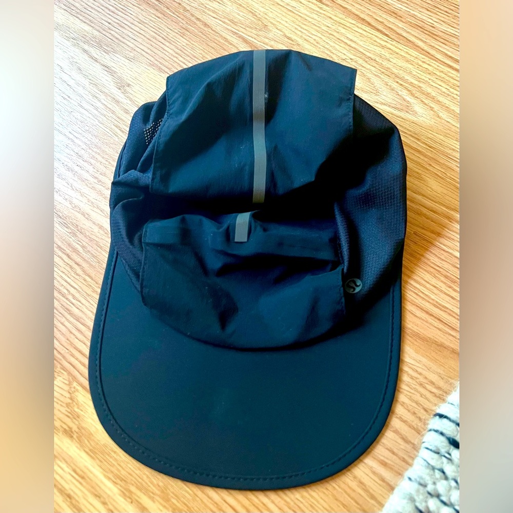 Black Lululemon adjustable athletic hat